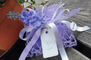 segnaposto con scaglie di sapone con olio di lavanda