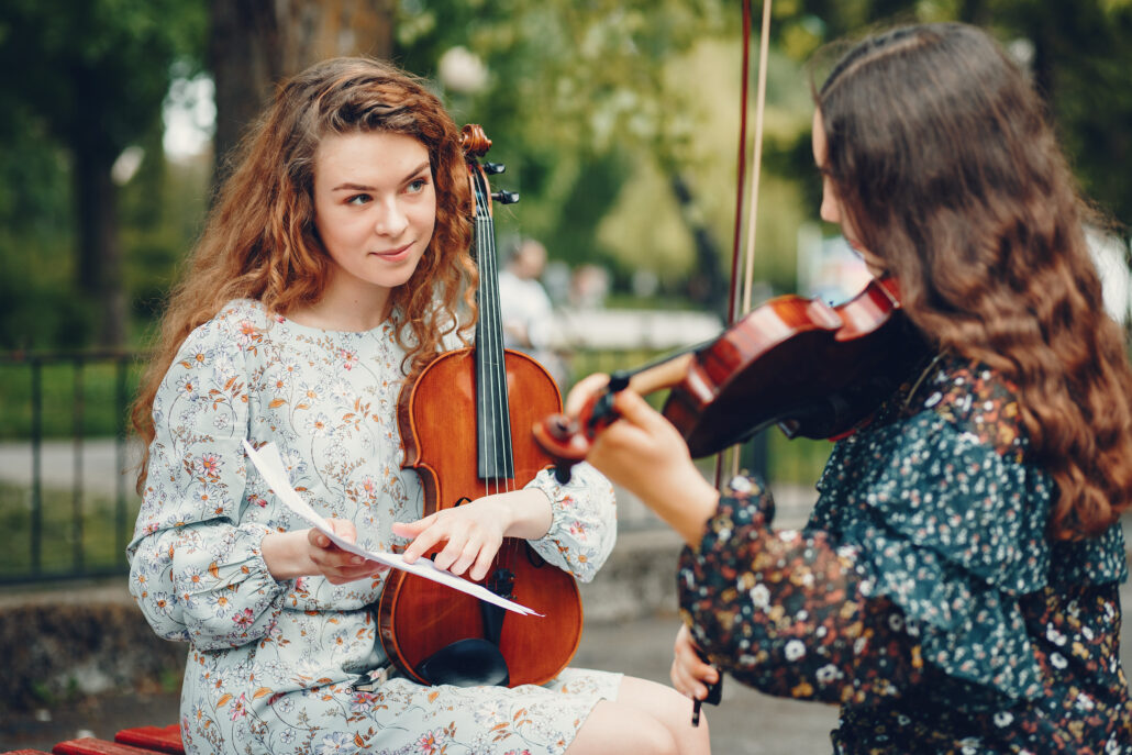 ragazze che suonano il violino a un matrimonio