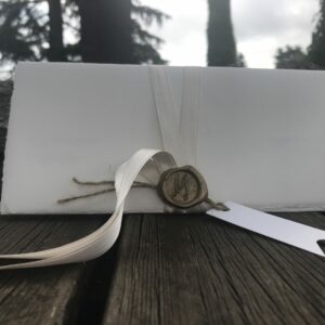 La partecipazione in carta di Amalfi di Jessica e Michele