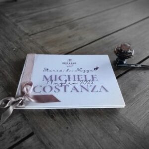 libro di nozze di Michele e Costanza pronto per essere portato a cosa con loro!